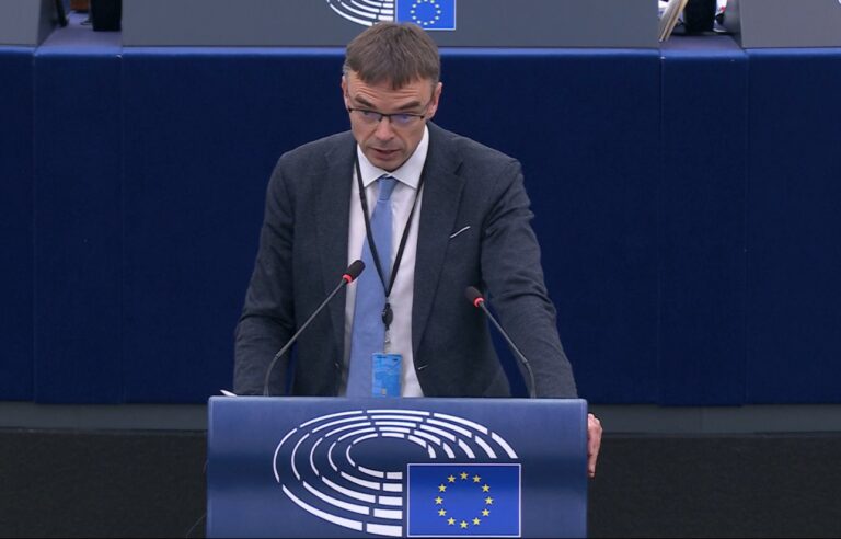 Европарламент заслушал доклад по Молдове и призвал открыть все кластеры переговоров о вступлении в ЕС