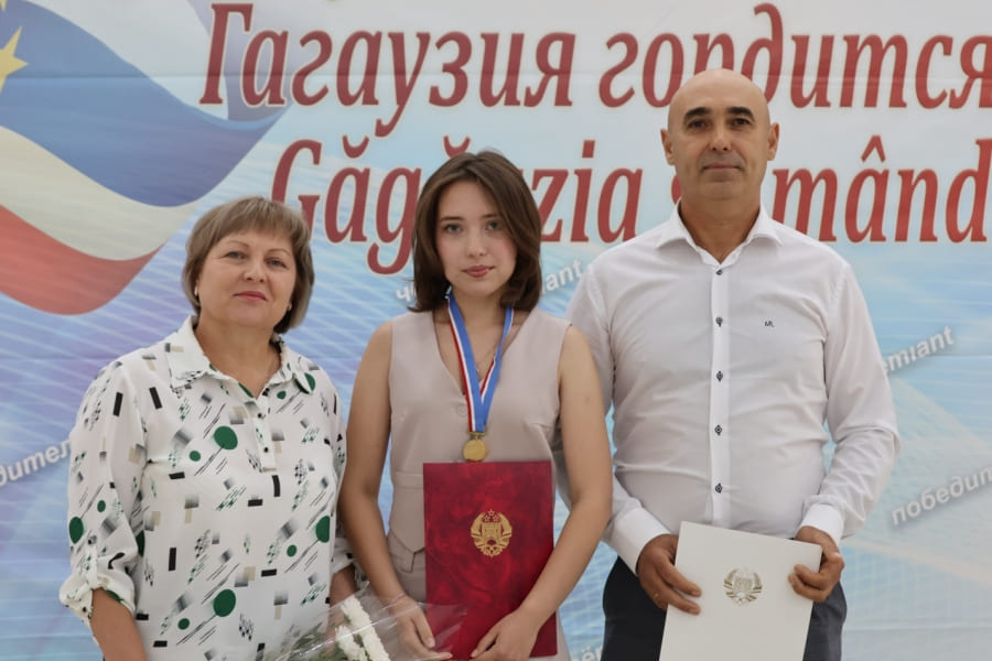 Лучших выпускников и педагогов Гагаузии наградили денежными премиями