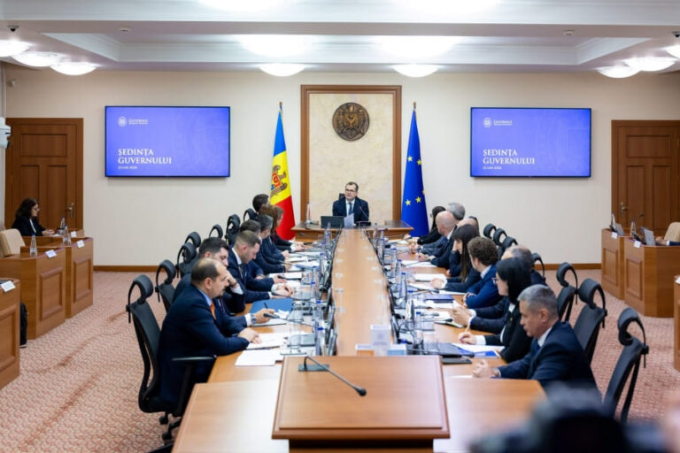 Первые отставки и назначения в правительстве Тофана: кто покинул и получил должности