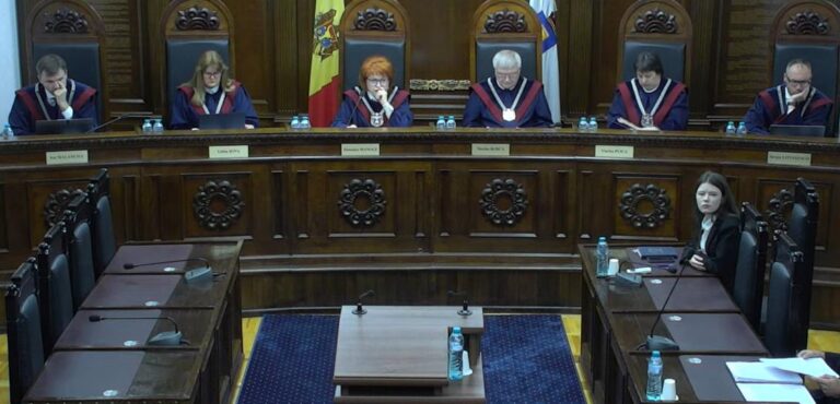 7 июля Конституционный суд приступил к рассмотрению обращения Министерства юстиции, которое просит признать неконституционными несколько положений Закона об особом правовом статусе Гагаузии
