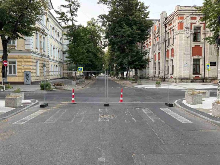 В Кишинёве до понедельника ограничили движение: какие улицы перекрыли и как изменили маршруты троллейбусов