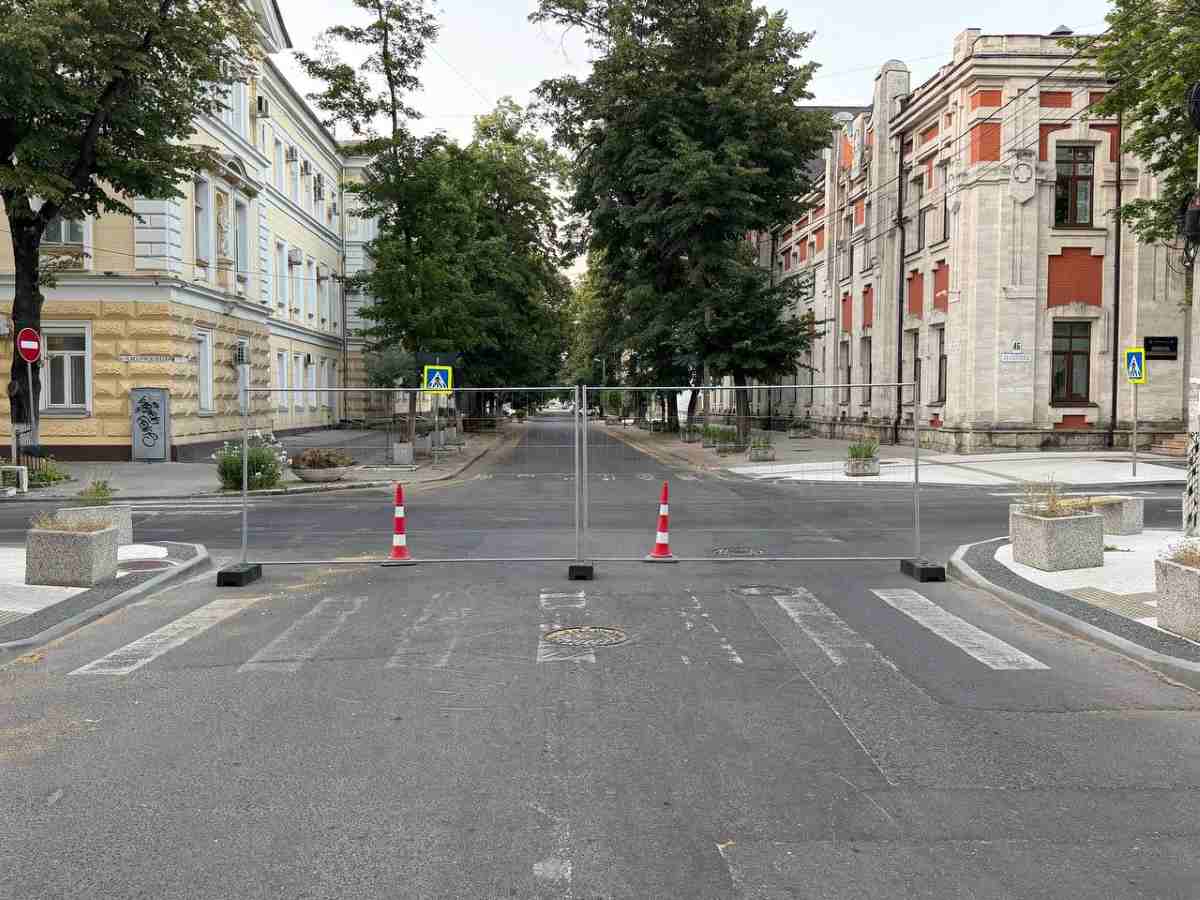 В Кишинёве до понедельника ограничили движение: какие улицы перекрыли и как изменили маршруты троллейбусов