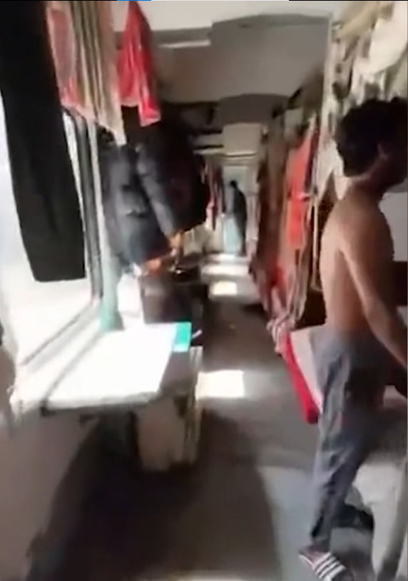мигранты из Непала и Бангладеш живут в железнодорожных вагонах под Кишинёвом