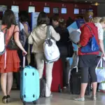 Сезон отпусков: пассажиров предупреждают об очередях в аэропорту Кишинёва и при въезде в ЕС