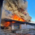 На Чеканах загорелся очередной склад
