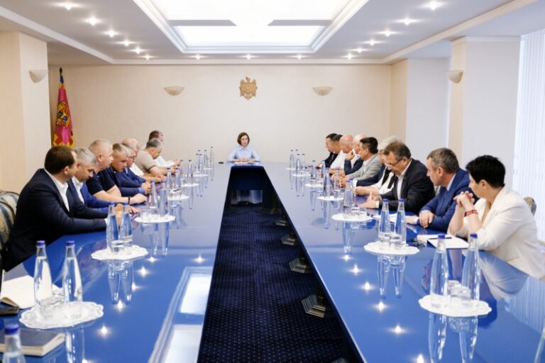 Депутаты Народного собрания Гагаузии на встрече с Санду