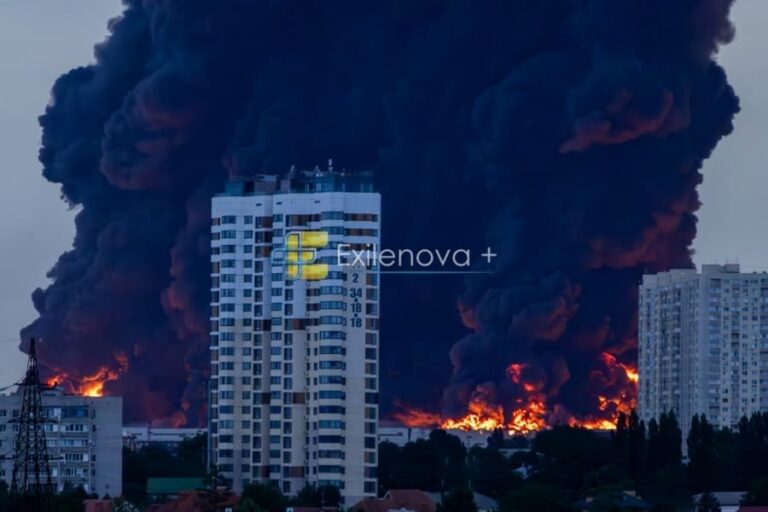 Украина атаковала новые центры Wildberries и нефтебазу в России, Москва ударила по «Нова поште»