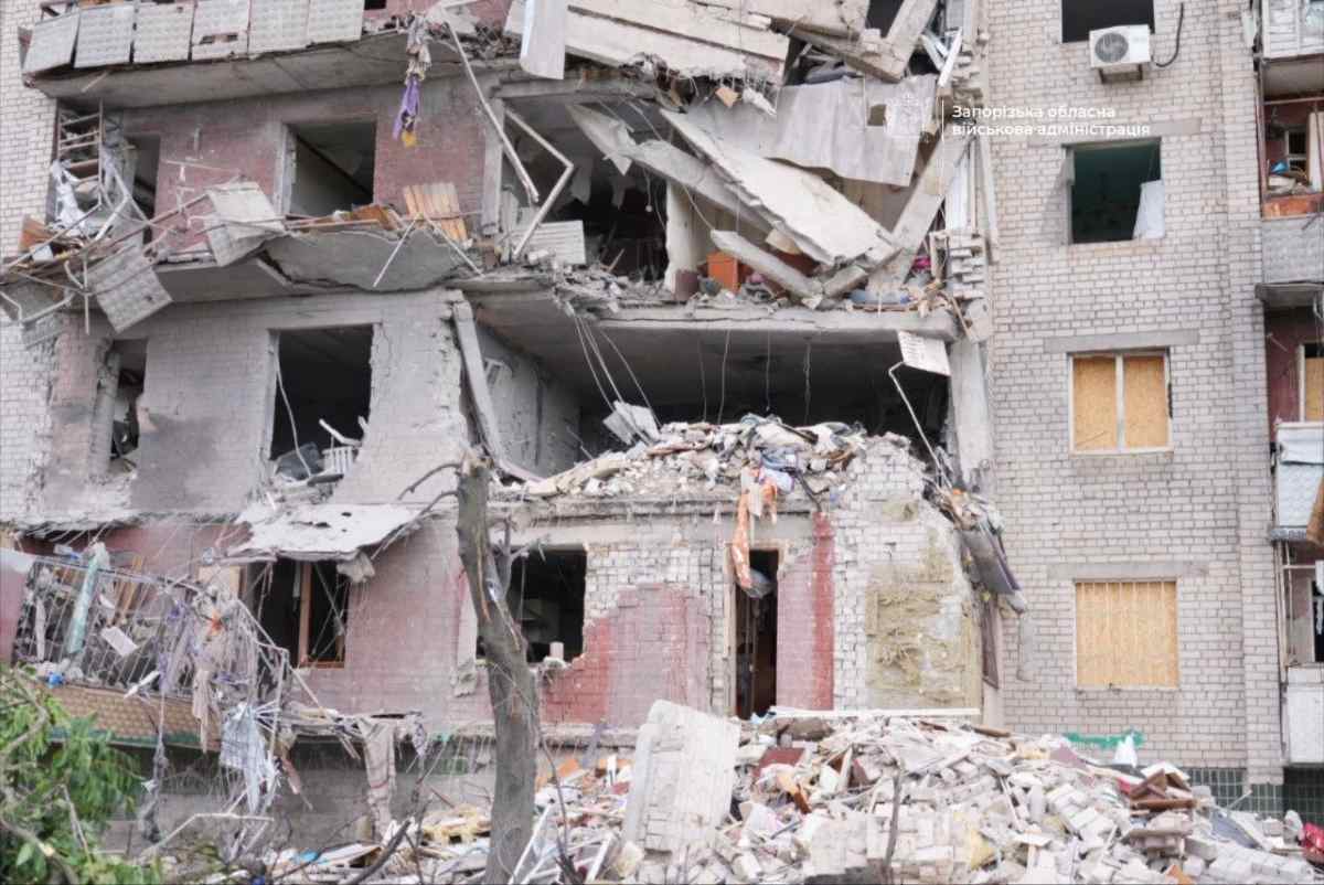 Разрушенные дома, горящая АЗС и погибшие: последствия ночных ударов России по Украине
