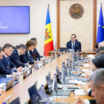 От урезания спецзарплат до налоговой реформы: премьер Василе Тофан озвучил первые требования к Кабмину