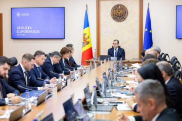 От урезания спецзарплат до налоговой реформы: премьер Василе Тофан озвучил первые требования к Кабмину