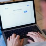 Чат-боты должны представляться, дипфейки — маркировать: какие правила ИИ заработали в Евросоюзе 