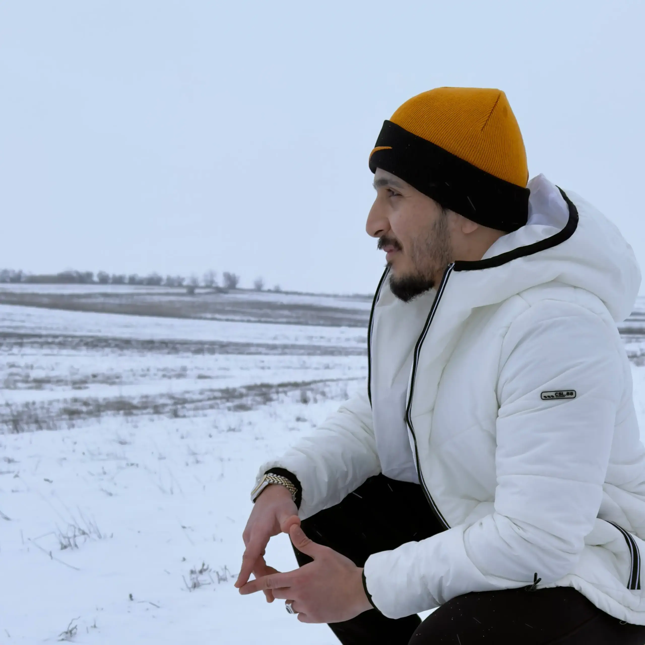 Мохаммед наслаждается «настоящей» зимой и снегом в Молдове