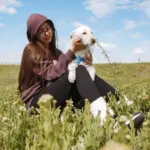 «Людям жалко полчаса на стерилизацию, но хватает бензина вывезти щенков за город» — история 18-летней волонтёрки из Комрата