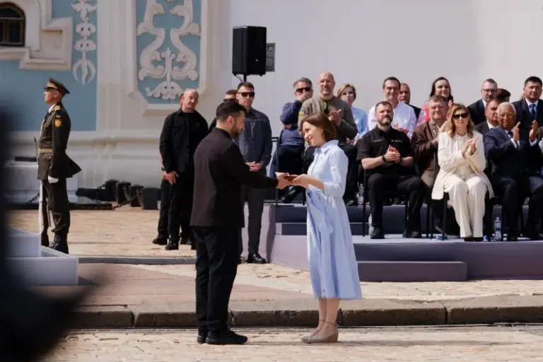 Зеленский наградил Майю Санду орденом княгини Ольги