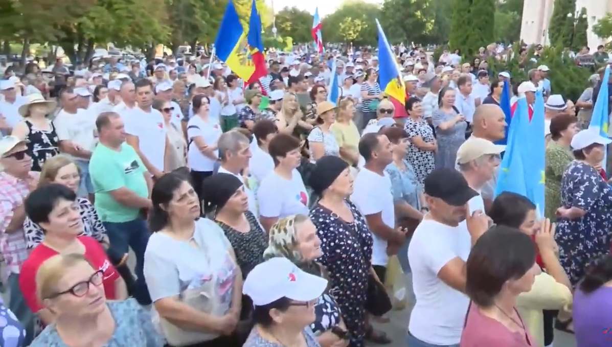 В Комрате вынесли приговор за кражу iPhone у полицейского на прошлогоднем митинге за Гуцул
