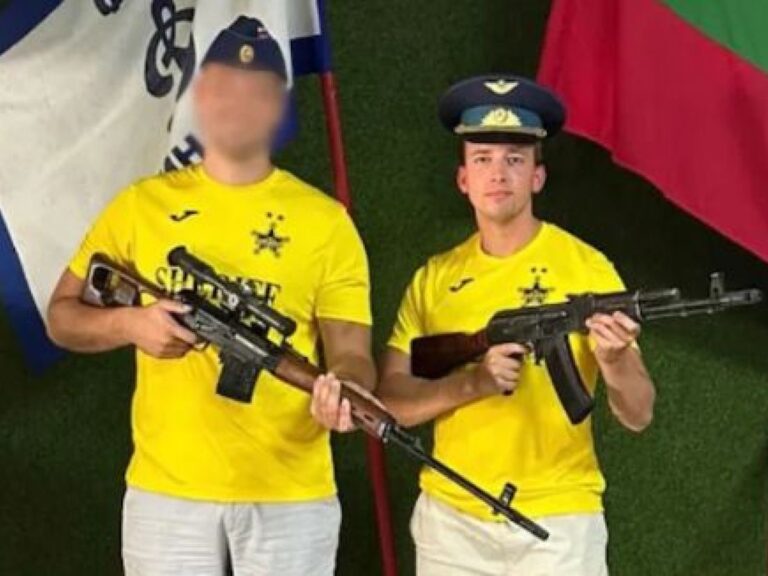 Нидерландские политики сфотографировались с оружием в руках Приднестровье