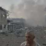 (ФОТО) Пепелище в селе Мила под Киевом после российского удара: десятки погибших, сотни эвакуированных