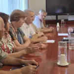Учителя грозят общенациональными протестами, если им не повысят зарплаты к 1 сентября