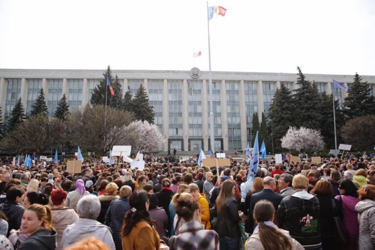 Работники сферы образования завтра выйдут на протест в Кишинёве: они требуют обещанного повышения зарплат