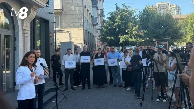 У здания НАРЭ в Кишинёве прошёл протест против повышения тарифа на газ