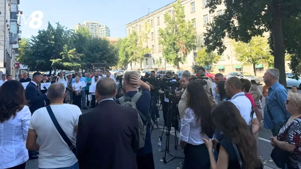 У здания НАРЭ в Кишинёве прошёл протест против повышения тарифа на газ