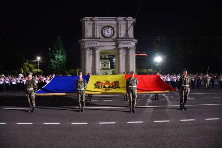 В центре Кишинёва ночью ограничат движение из-за репетиции ко Дню независимости