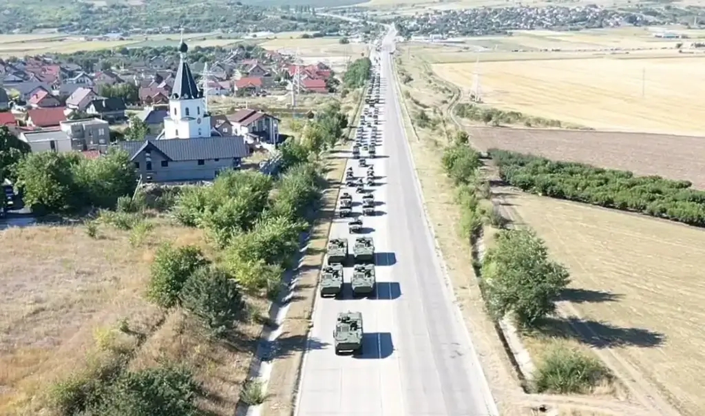 Военная техника во время репетиции парада к 35-летию независимости Молдовы. Фото: Министерство обороны