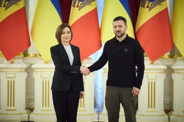 Санду приехала в Киев на День независимости Украины и наградила Зеленского «Орденом Республики»