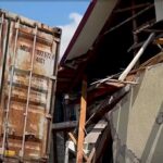 (ВИДЕО) Фура с молдавскими номерами врезалась в два дома в Румынии 