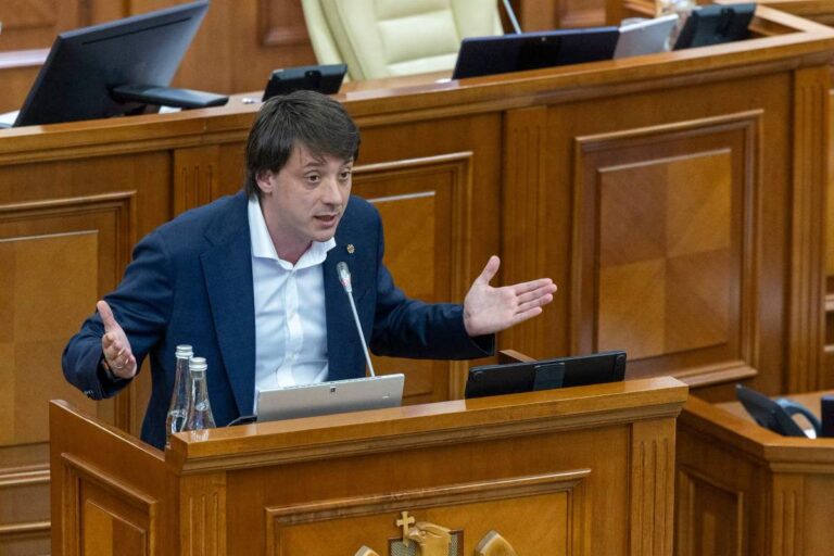 Депутата парламента Молдовы от партии Democrația Acasă Александра Вершинина внесли в базу украинского центра «Миротворец».