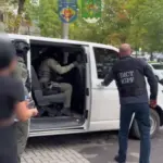 Пару из Кишинёва задержали за принуждение уязвимых женщин к проституции