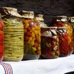 Банки есть, погреба нет: как хранить домашние заготовки в квартире 
