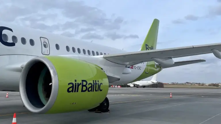 airBaltic самолёт
