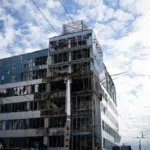 (ФОТО) Россия атаковала Киев и область: дроны ударили по дата-центру, жилому дому и складу McDonald’s