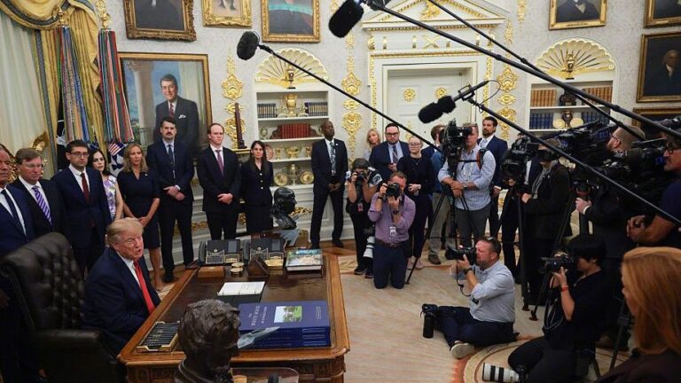 CNN, MS NOW и Politico подали в суд на администрацию Трампа из-за запрета на доступ в Белый дом