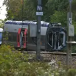 Крушение поезда во Франции могло быть диверсией: пострадали 44 человека 