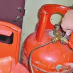 В Томае два человека получили ожоги после взрыва газового баллона