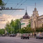 Кишинёв и Бельцы будут получать меньше денег от подоходного налога после передачи школ государству
