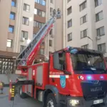 В Кишинёве двухлетняя девочка осталась одна в запертой квартире с открытыми окнами