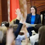 (ФОТО) Почти 500 детей написали Майе Санду о прочитанных за лето книгах 