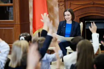 Майя Санду встретилась с детьми, которые рассказали ей о прочитанных за лето книгах