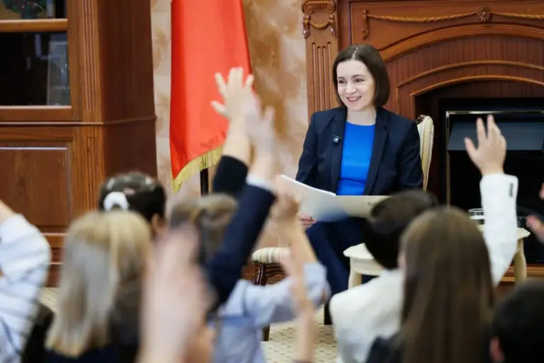 Майя Санду встретилась с детьми, которые рассказали ей о прочитанных за лето книгах