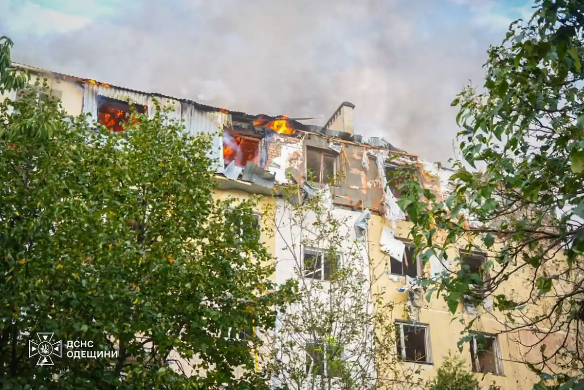 Россия атаковала Одессу и область: погибла женщина, повреждены дома и почтовый терминал