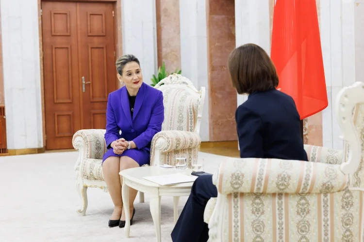Назмийе Башаран и Майя Санду