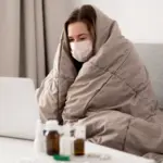 Коллега кашляет, дома все чихают: как не подхватить простуду и что делать при первых симптомах