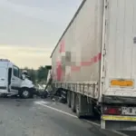 (ФОТО) 25-летний водитель погиб при столкновении микроавтобуса и фуры в Рышканском районе  