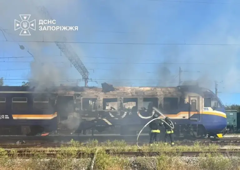 (ФОТО/ВИДЕО) Российские войска атаковали три пассажирских поезда в Украине — погибла проводница