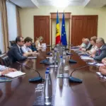 «14% недостаточно»: педагоги требуют повышения зарплат до 30%