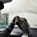Стекла авто как в тумане: почему они запотевают и как быстро вернуть обзор