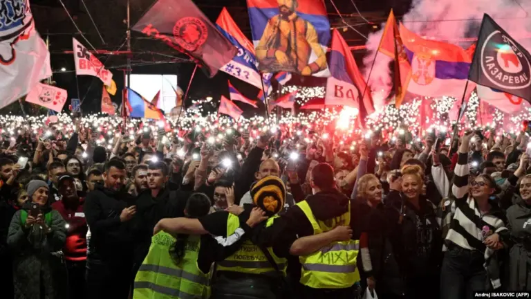 Студенты против партии Вучича: сотни тысяч людей вышли на митинги перед выборами в Сербии